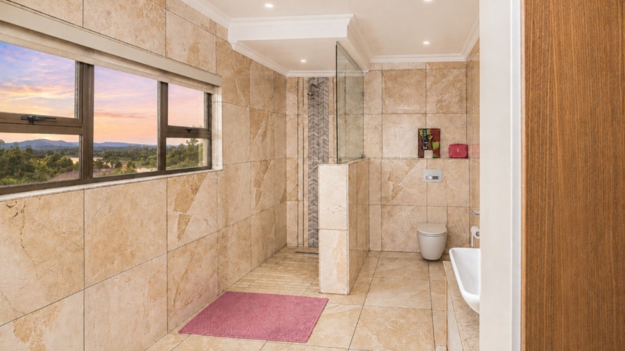8 Bedroom Property for Sale in Birdwood Estate North West